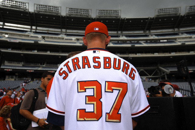 Washington Nationals' Stephen Strasburg fans 14 to win MLB debut