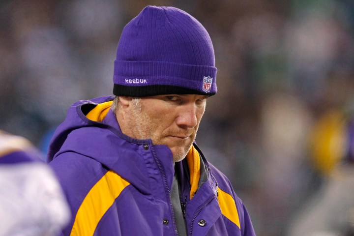 NFL investigating claims Brett Favre sent former Jets sideline