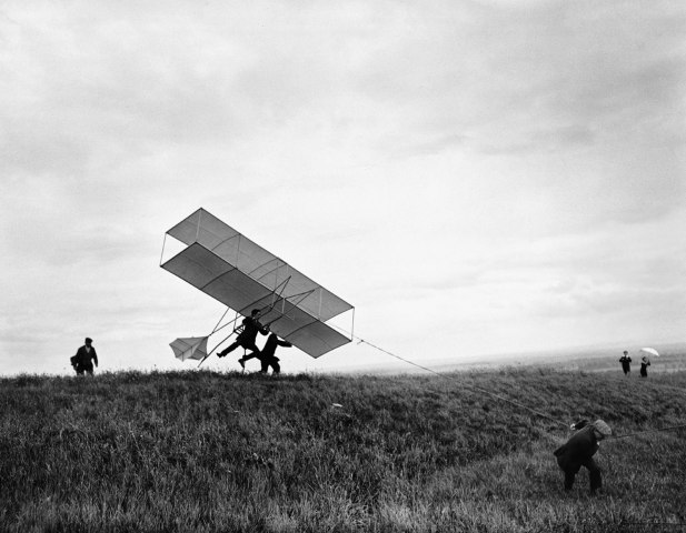 The ZYX24 takes off… Piroux, Zissou, Georges, Louis, Dédé and Robert also try to take off, Rouzat, September 1910. 